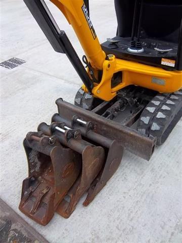 JCB-8016