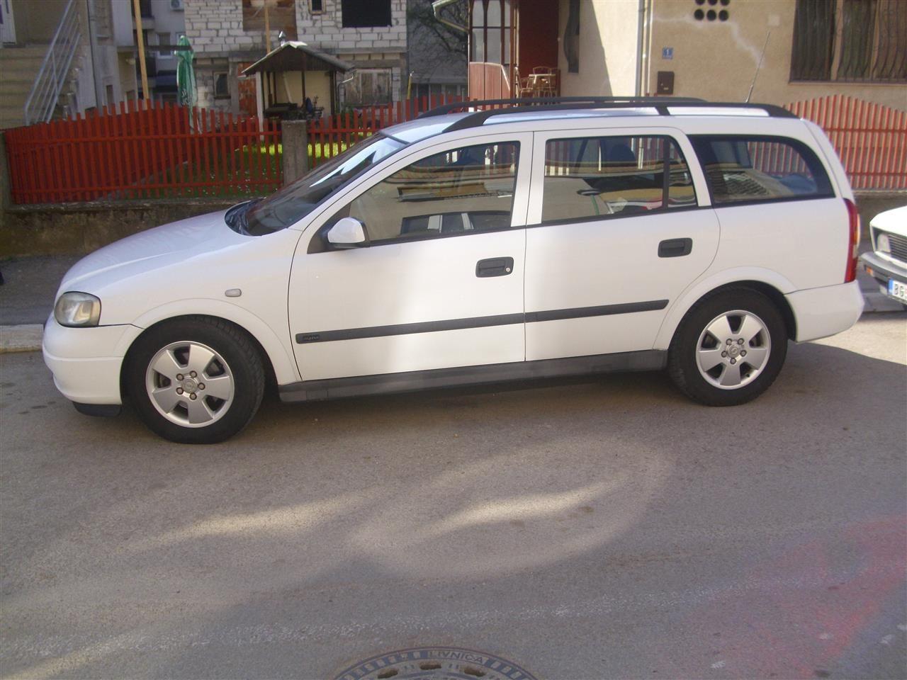 Opel-Astra--01