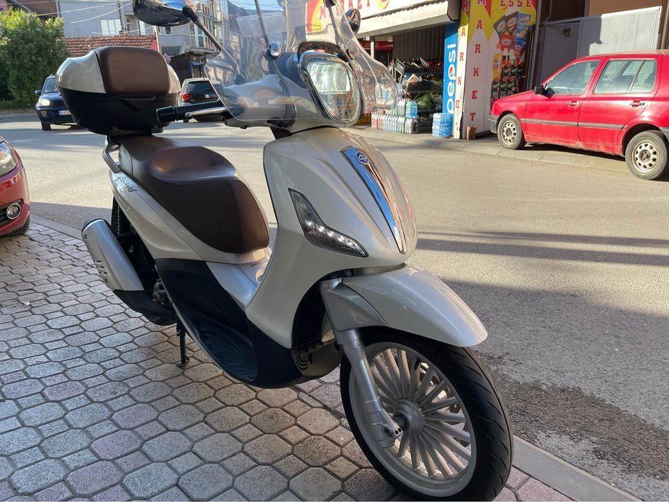 Piaggio-Beverly-300-2015-godina