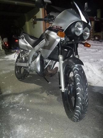 YAMAHA-TDR---125-CM-motor
