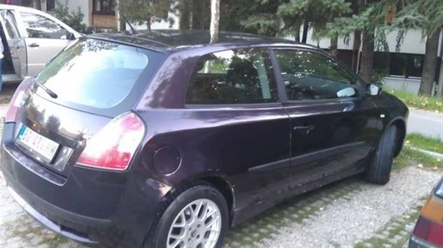 Fiat-Stilo-1-8-Dynamic--02-