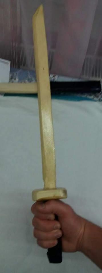 Katana-od-drveta