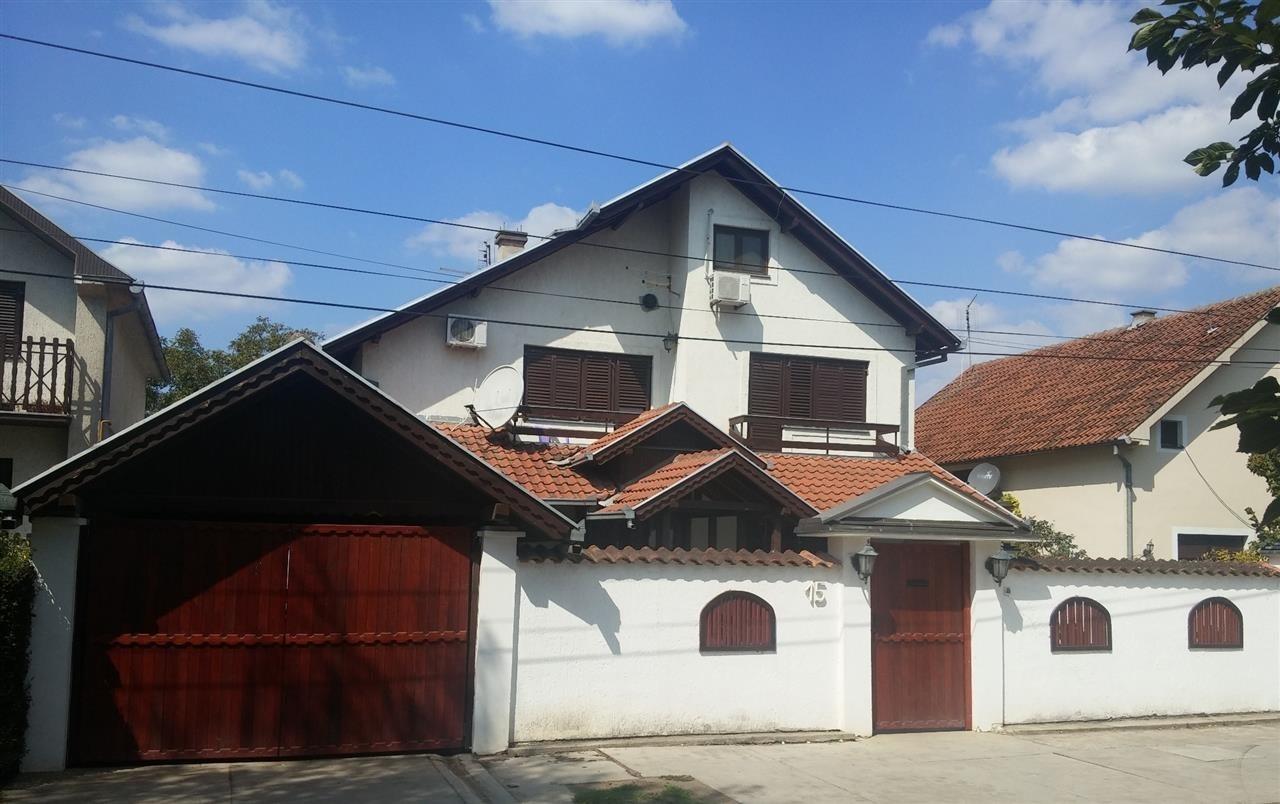 Backi-Jarak-centar-kuca-400m2