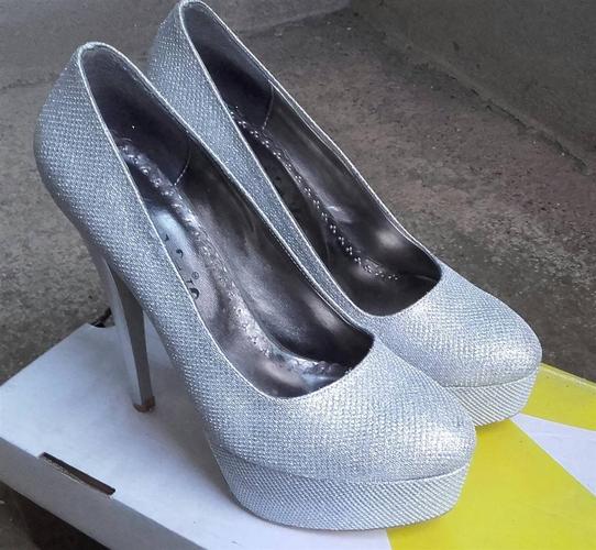 PRELEPE STIKLE