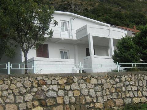 Kuca od 120 m2 u Sutomoru