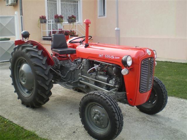 Traktor imt539