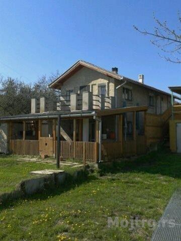 Vikendica Od 120m2 Na Bisernom Ostrvu Novi Sad