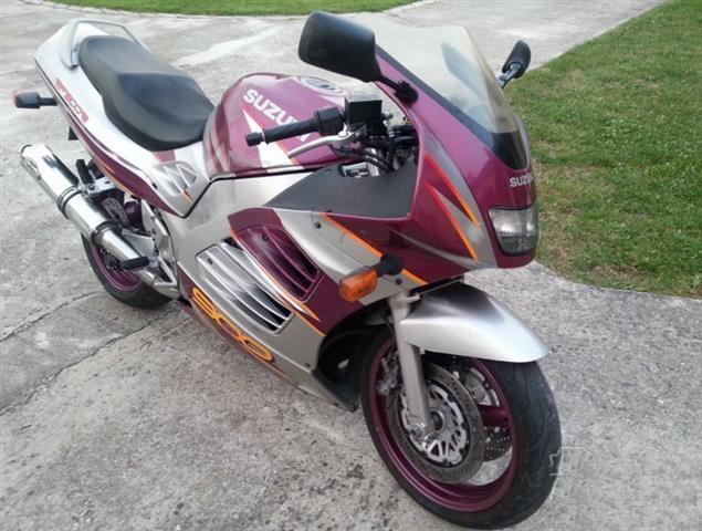 Suzuki-RF-900--97