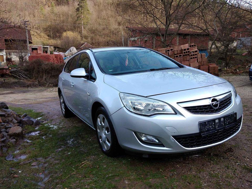 Opel-astra-j-1-7-cdti-2011