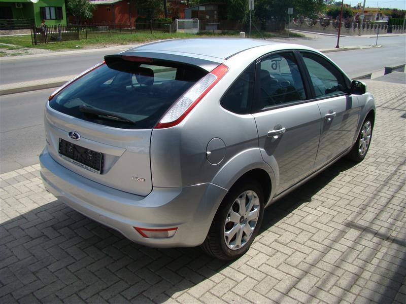 Ford-Focus--10-