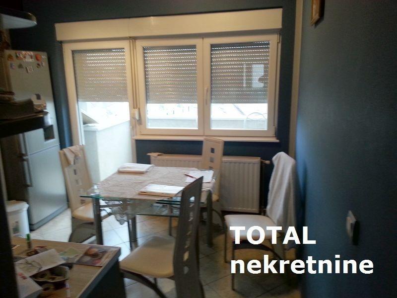 Uknjizen-dvoiposoban-duplex-stan-u-centru-
