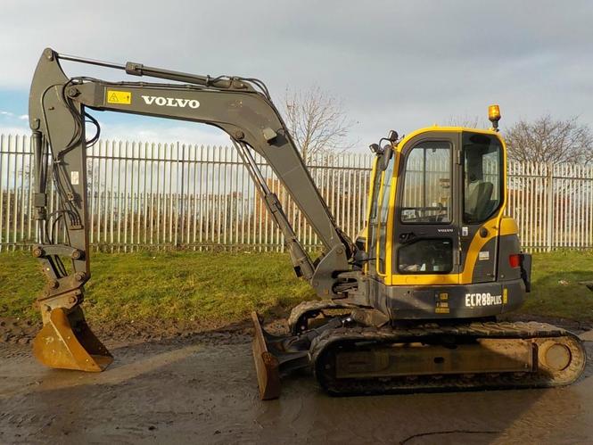 2011 Volvo ECR88  srednji bager