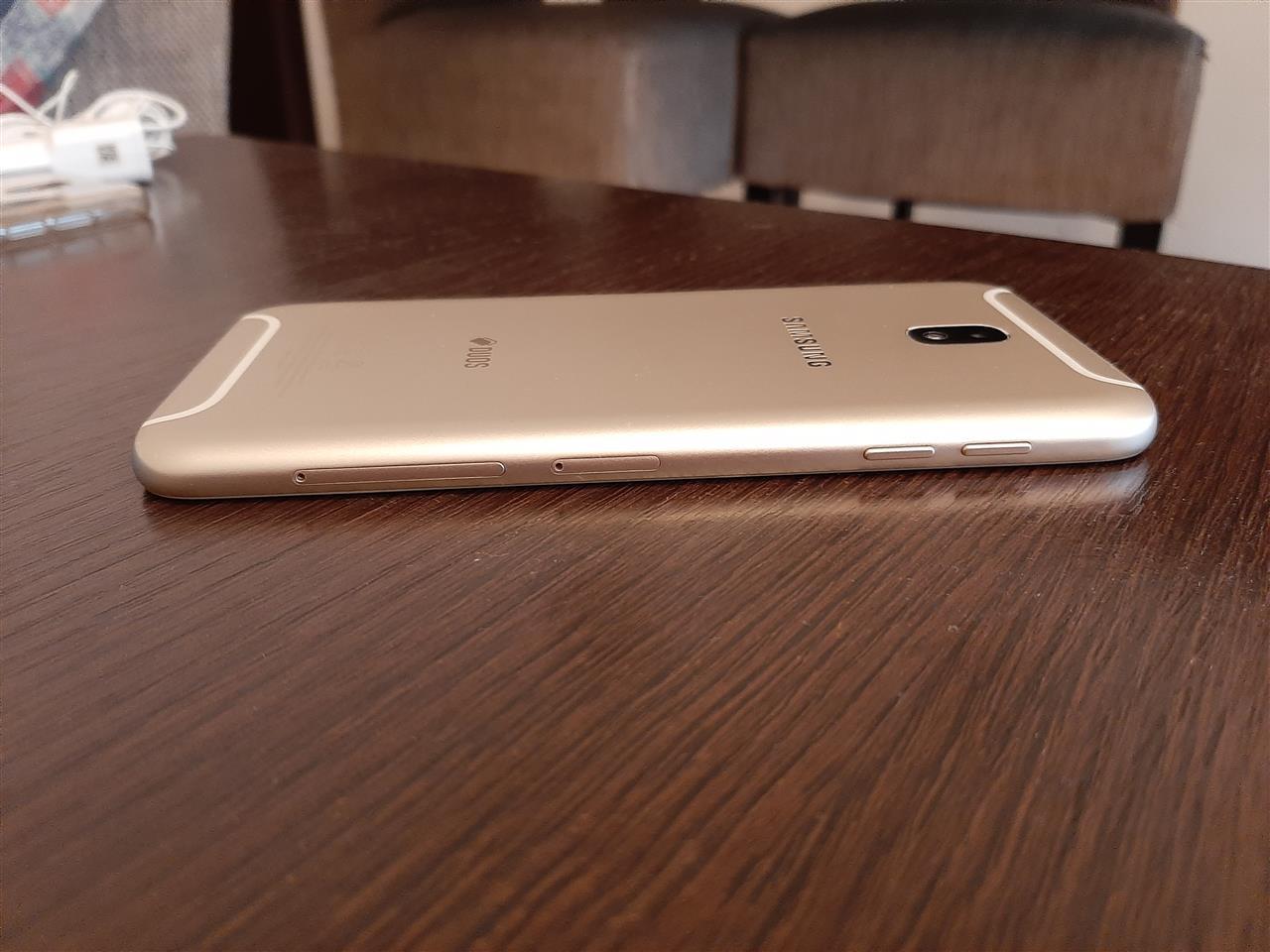 Samsung-J7--2017