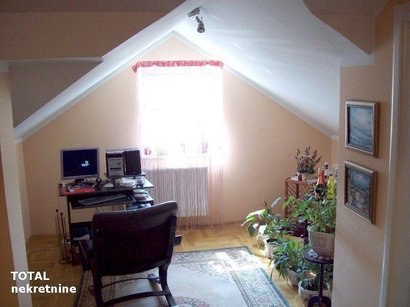Uknjizen-petosoban-duplex-stan