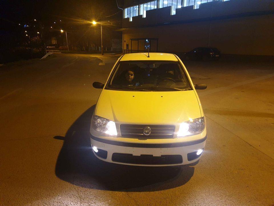Automobil