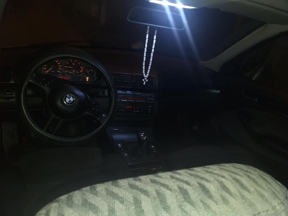 BMW-320i