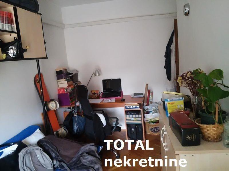 Uknjizen-dvoiposoban-stan-na-Podbari