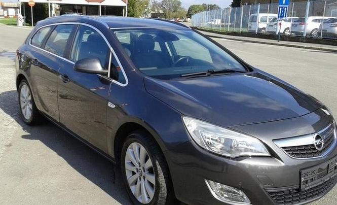 Opel Astra J 1.7 CDTICOSMO -11