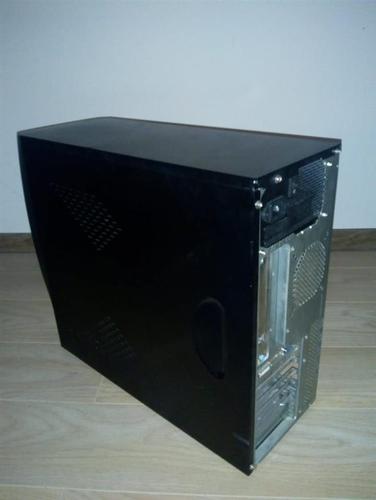 Prodajem ASUS desktop računar 