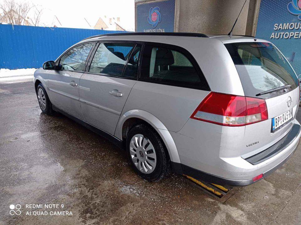 Opel-vektra-C-2004-god