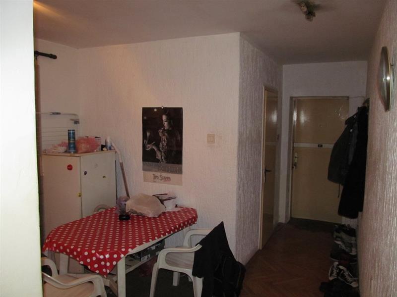 Dvosoban-stan-42m2--centar--polusuteren