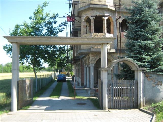 KUCA 1260 m2 U CENEJU