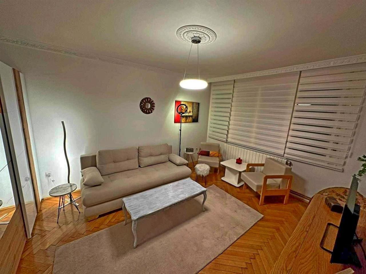 Izdajem-stan-na-dan-u-centru-Beograda--Vracara