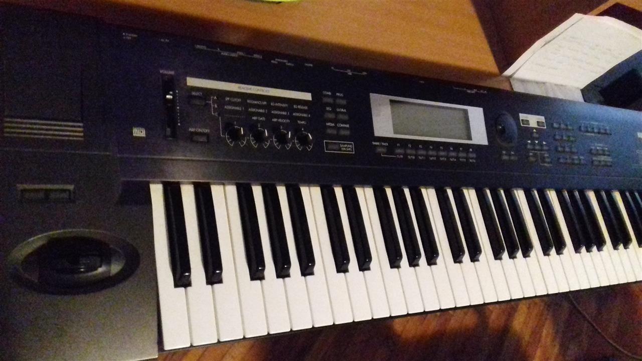 KORG-TR-TRITON