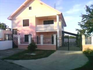 Kuca od 260m2 u Backo Petrovo selo