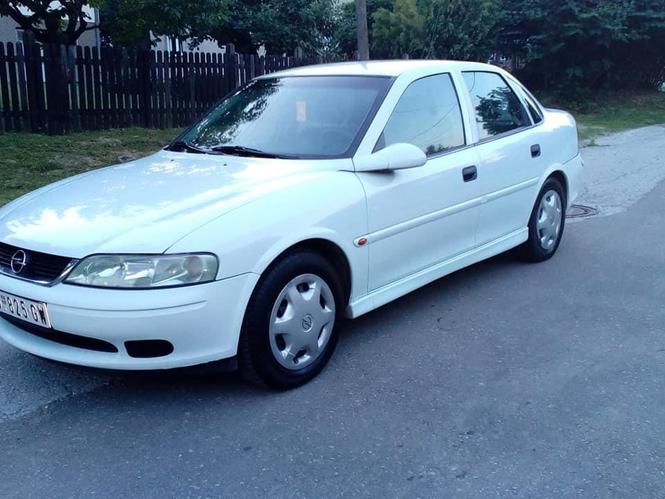 Vectra  1.8 plin attest 2023 good