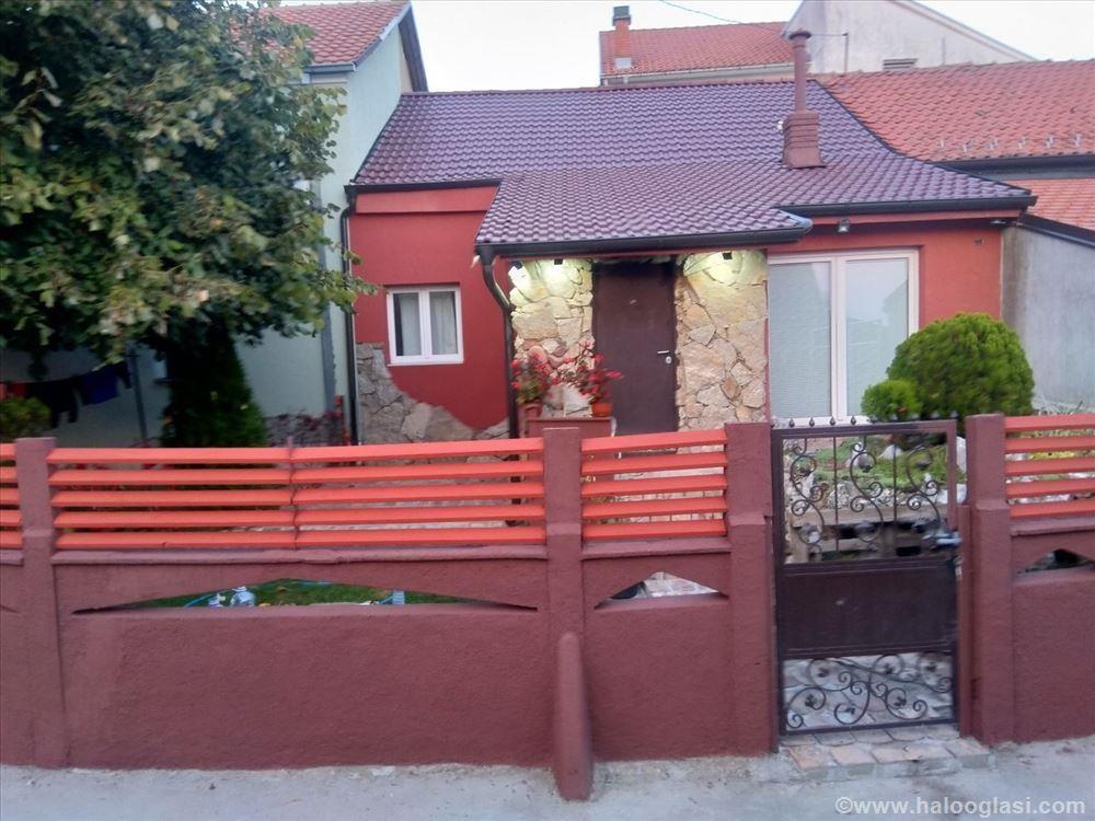Stan-sa-dvoristem-Sremcica
