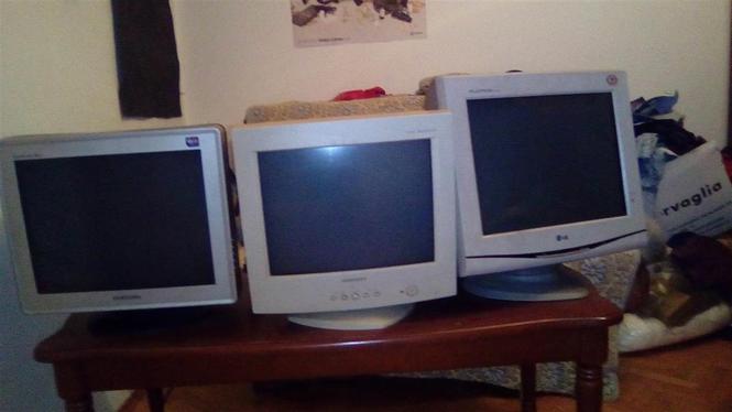 Monitori za pc 3 kom