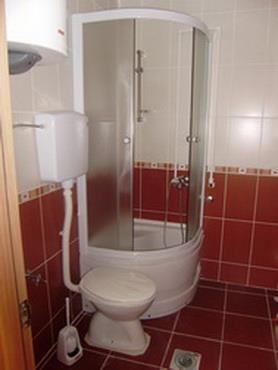 Izdajem-stan-40m2-u-centru-Niša