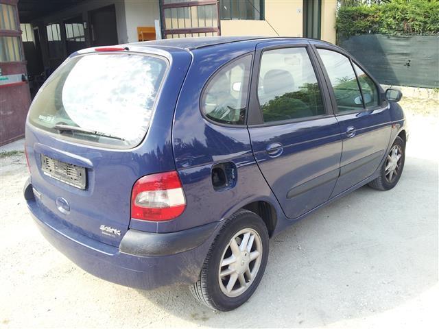 Renault-Scenic--02-
