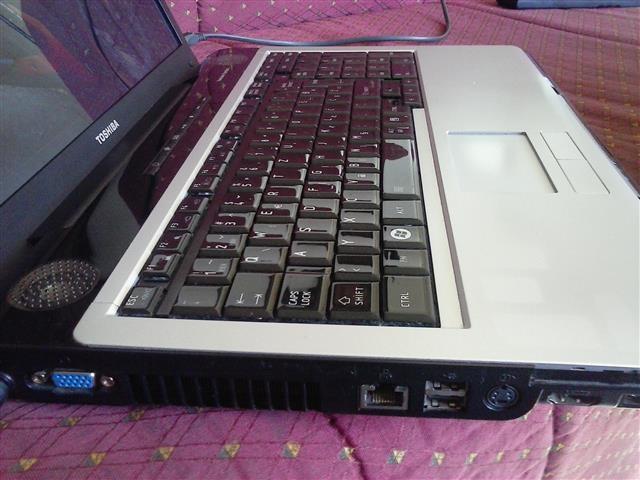 TOSHIBA-Satelit-P200-17---+-torba--punjac