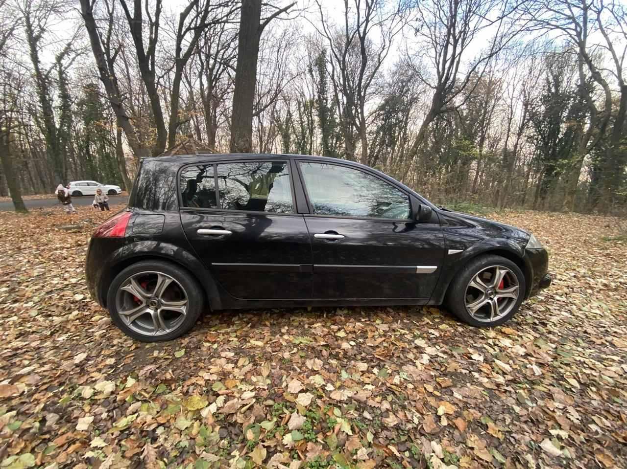 Renault-Megane-RS-model--225-hp-