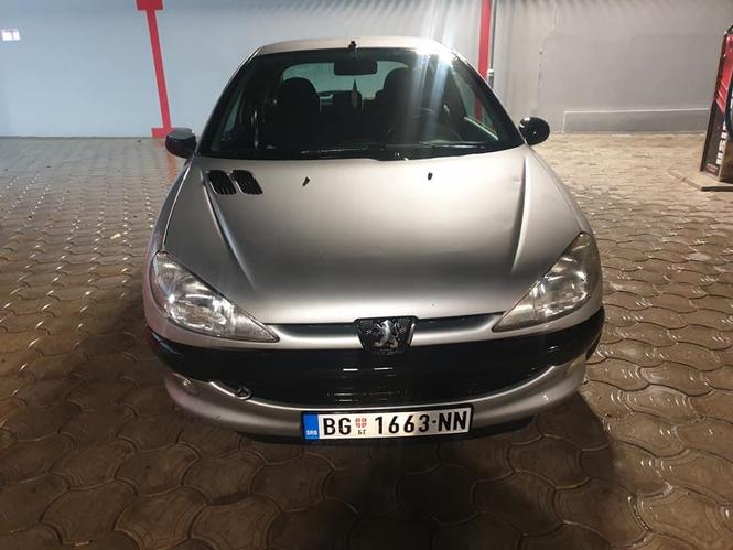 Peugoet 2001god