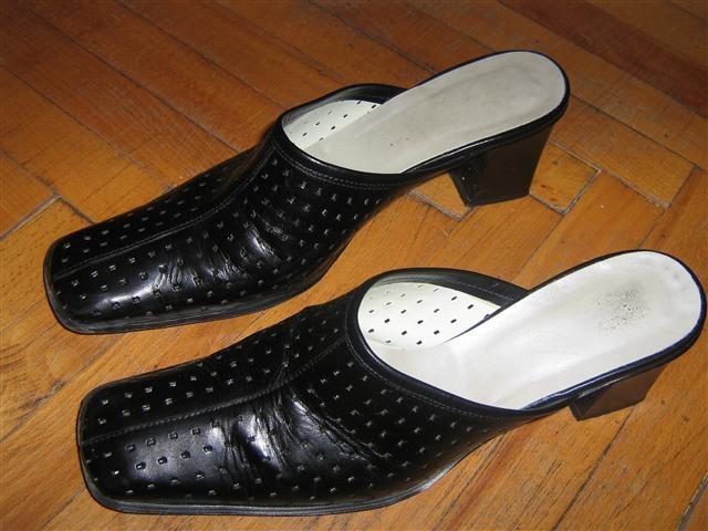 Crne-kožne-papuče
