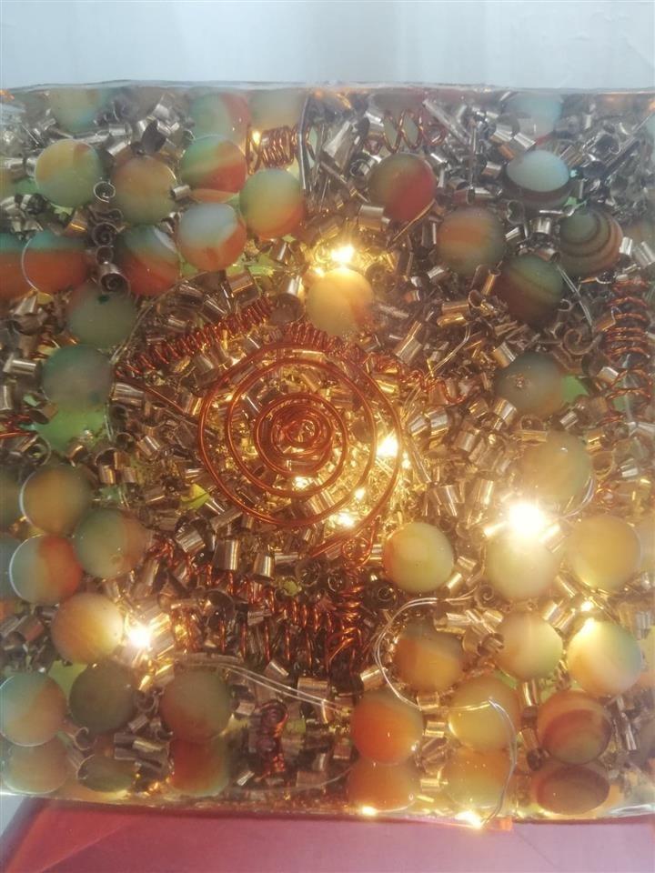 ORGONIT-svetleca-piramida
