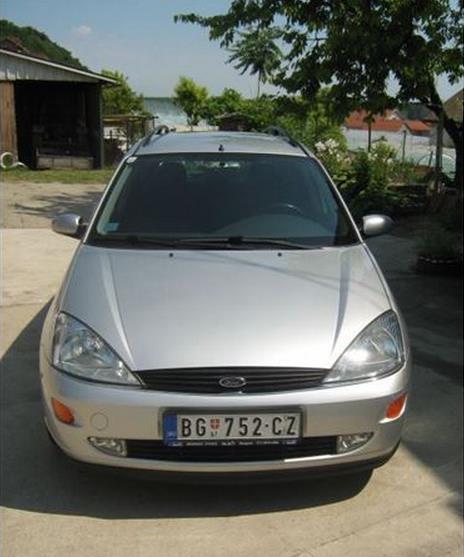 Ford-Focus-TDCI-GHIA--01