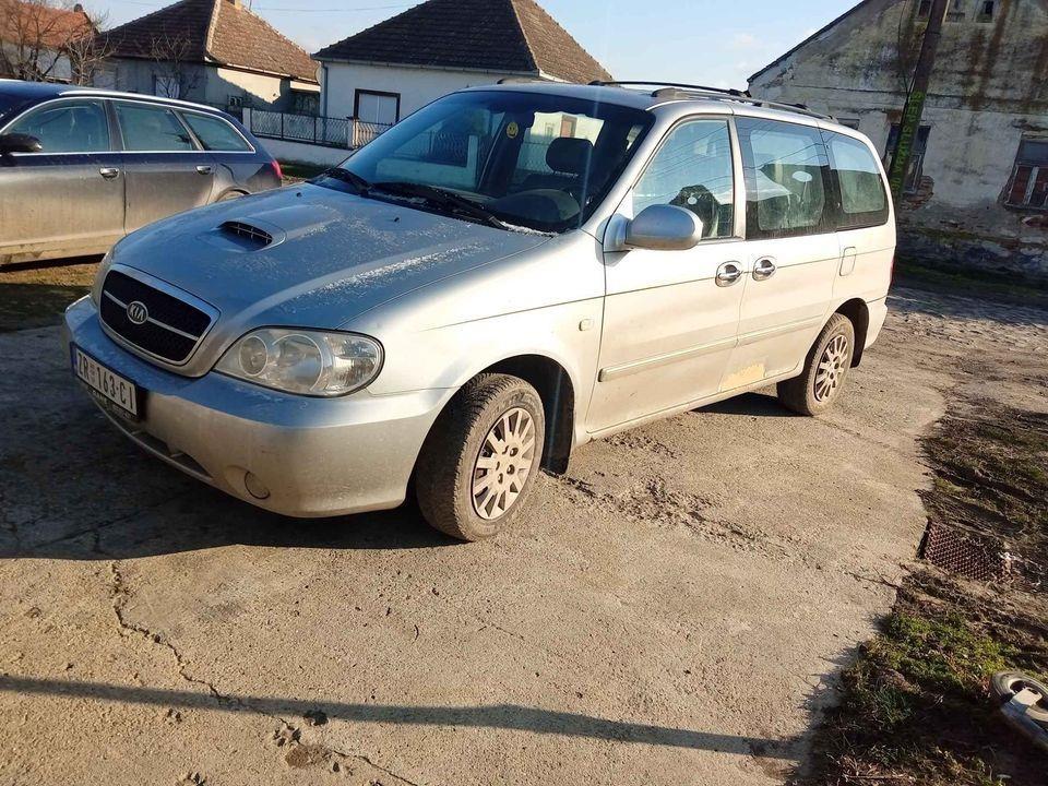 2005-Kia-Carnival-2-9-CRDI