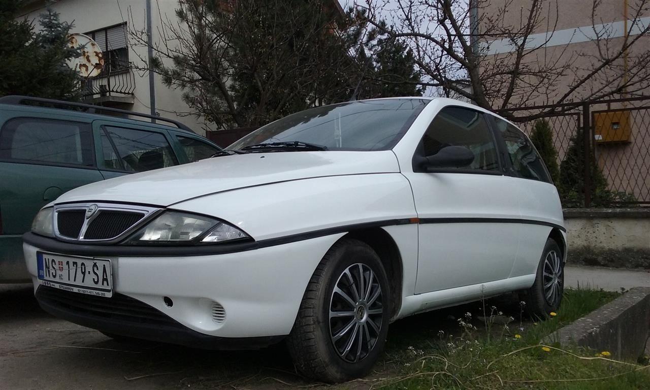 Lancia-Ypsilon--00