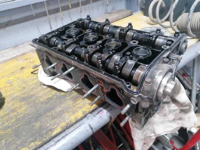 Alfa Romeo 2.0 JTS glava motora 