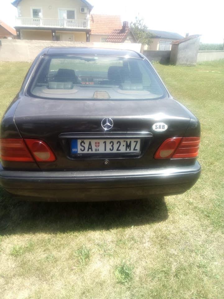 Mercedes-E200