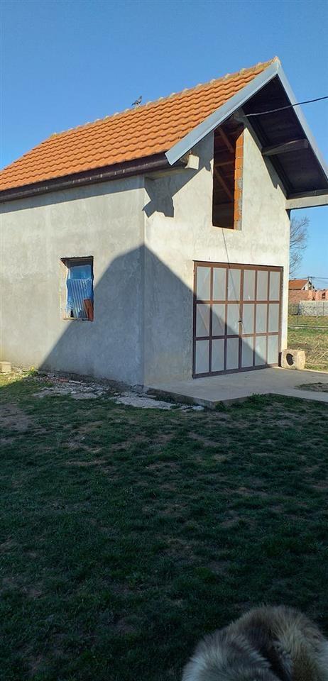 Kuća-u-Bečmenu--opština-Surčin-