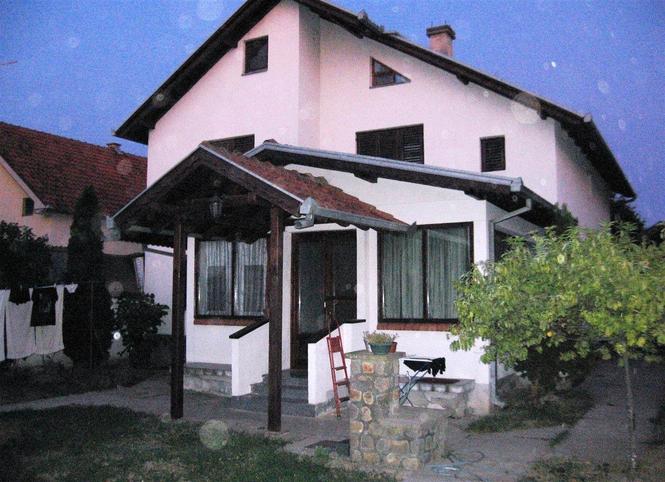 Backi Jarak centar kuca 400m2