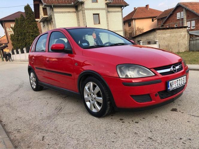 Opel Corsa 1.0b 2005god..!!