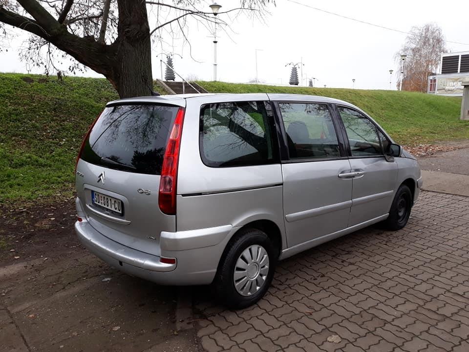 Citroen-c8-2-2-hdi