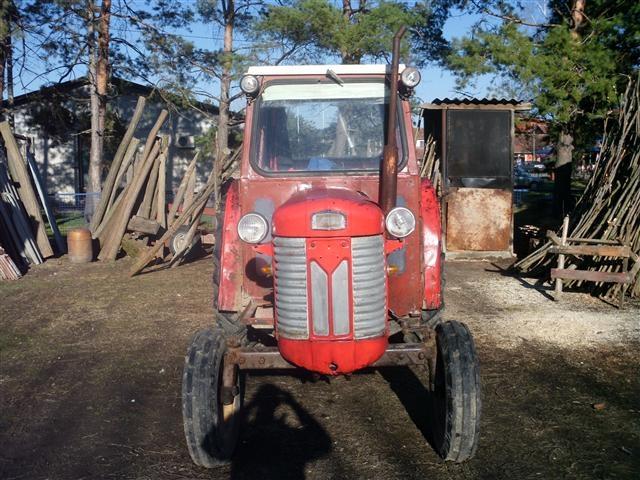 Prodajem traktor