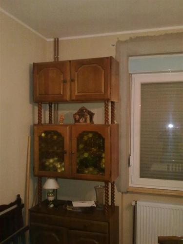 Regal iz 4 dela cisto drvo